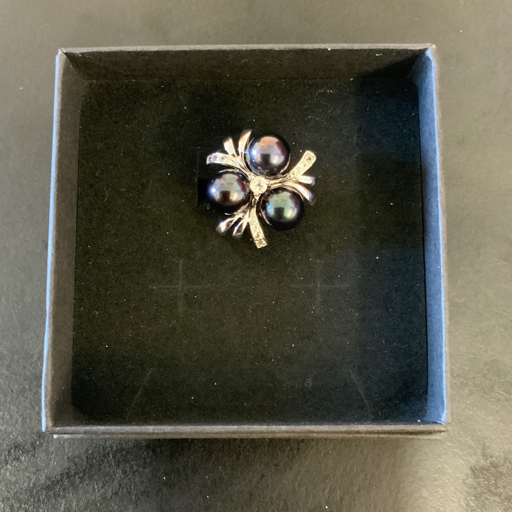 Elegant Black Pearl Silver Ring